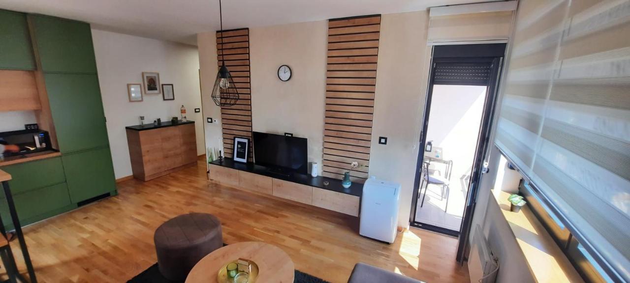Beli Bor Deluxe Apartment *